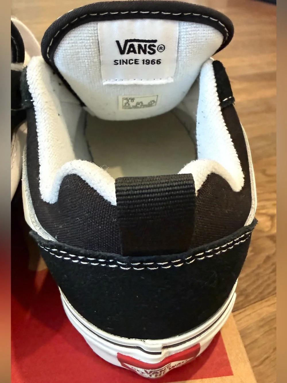 Vans Kids Knu Skool Black/True White Youth Size 3 Skate Shoes In Box